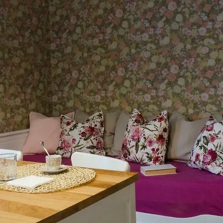 Flowers Joivy 25 Apartamento Como